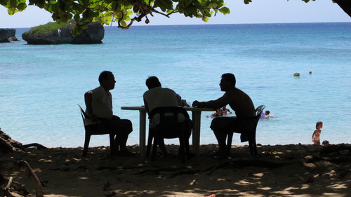 Доминикана фото, столики в кафе на пляже